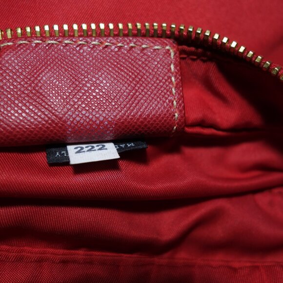 Vintage Prada Tessuto Triangle w/ Logo Red Crossbody Nylon Bag, Size Medium - Picture 16 of 16
